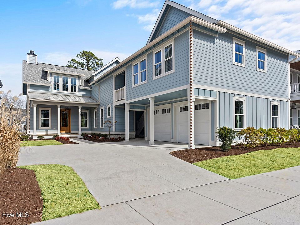 Wilmington North Carolina neighborhood streetscape near the Masonboro corridor