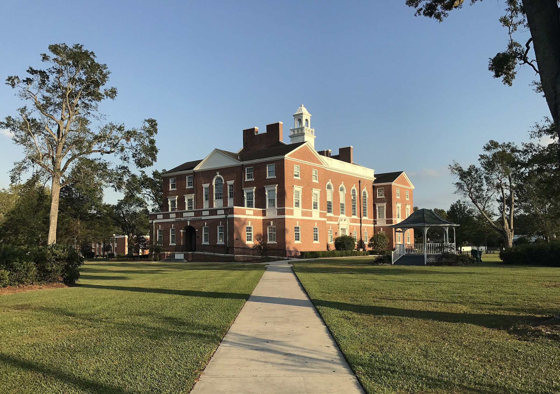 The Pender County Courthouse and its gazebo on Courthouse Square in Burgaw, North Carolina