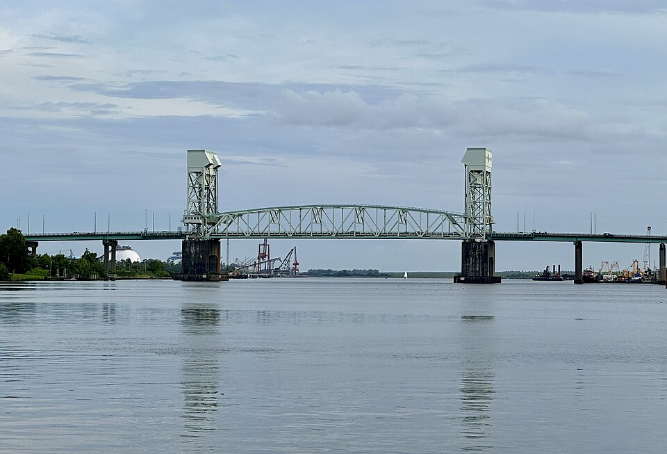 The Cape Fear Memorial Bridge carrying US 17, 74, 76 and 421 over the Cape Fear River between downtown Wilmington and Brunswick County, North Carolina